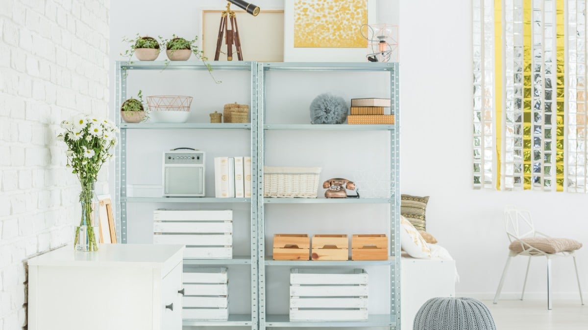 Light flat with bookcase 