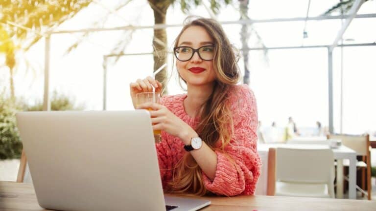 woman glasses and laptop