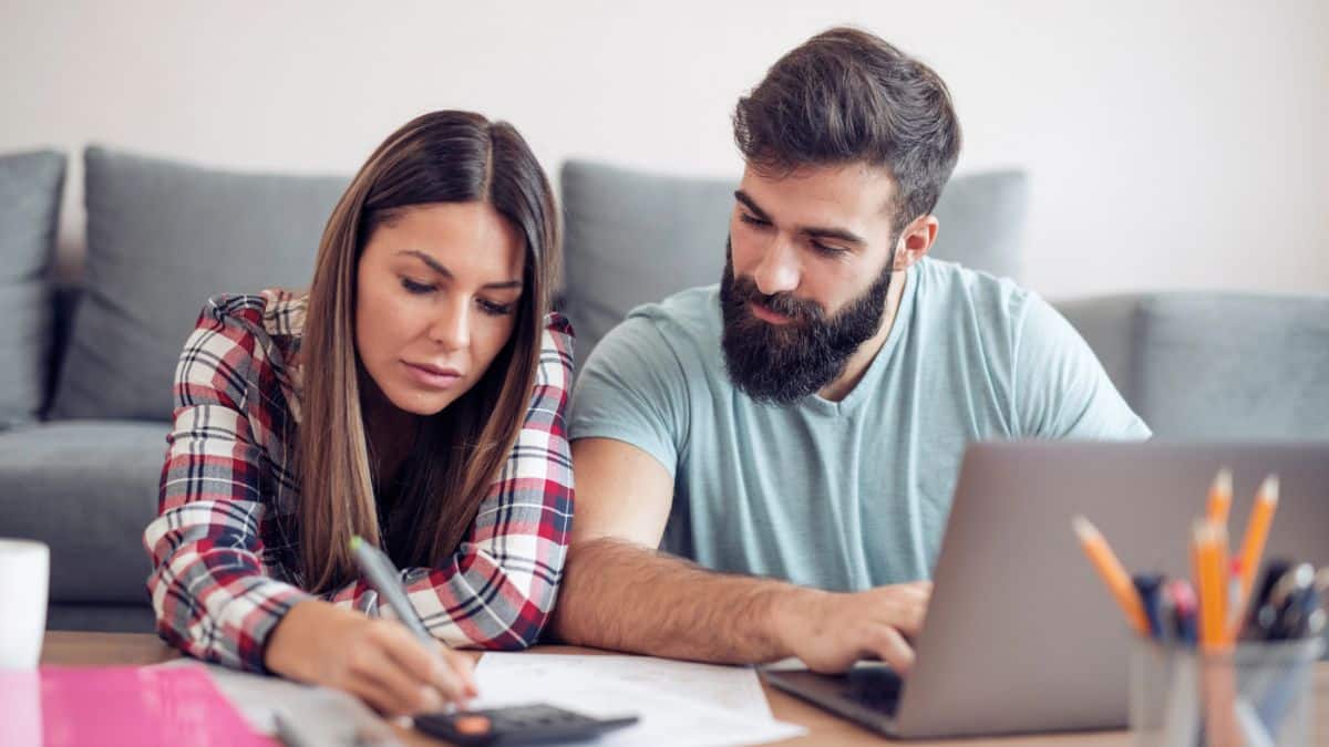 couple working on a budget(1)