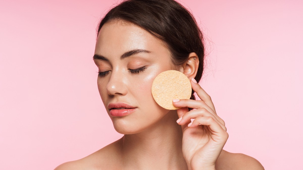 Get Glowing Skin with Highlighter