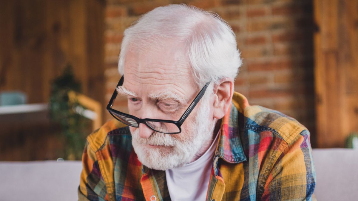elder man sad with glasses